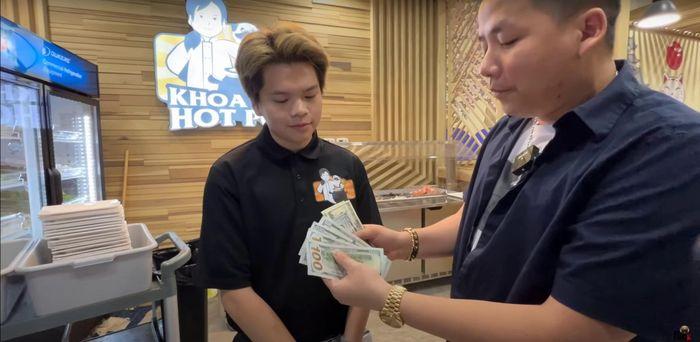 Khoa Pug cầm xấp tiền trả nhân viên, thu nhập cả năm lên 8 tỷ-2