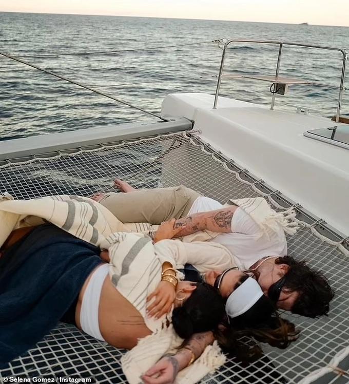 Lý do Selena Gomez hay bám càng vợ chồng Brooklyn Beckham-2