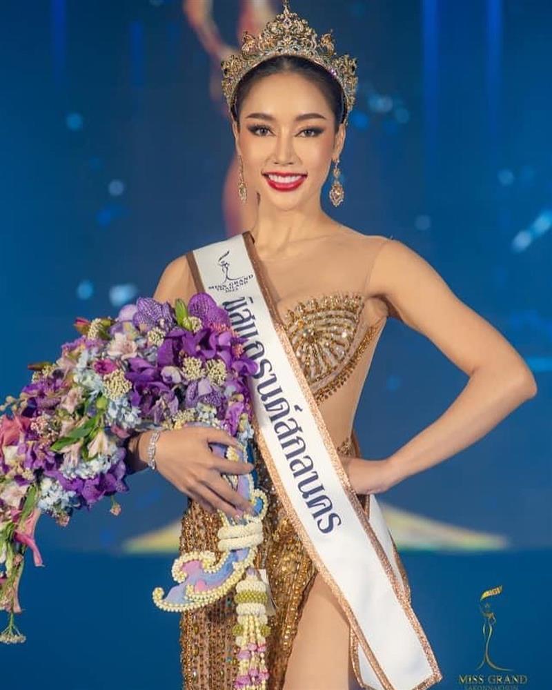 Thí sinh Miss Grand Thái đu cây, bôi mặt, uống mắm để giành suất intop-12