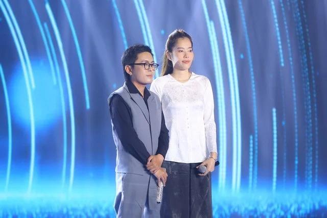 Nam Em lộ vẻ nhợt nhạt, bị nhận xét hời hợt khi trình diễn-2