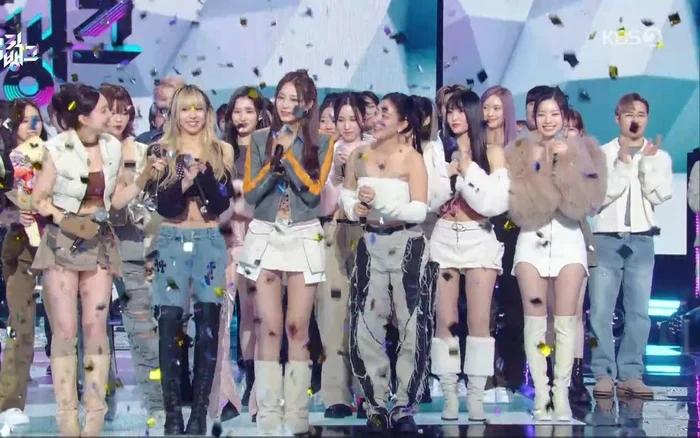 TWICE có chiếc cúp đầu tiên sau hơn 1 năm nhưng vẫn bị netizen mỉa mai-1