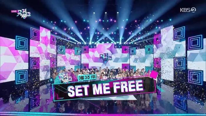 TWICE có chiếc cúp đầu tiên sau hơn 1 năm nhưng vẫn bị netizen mỉa mai-2