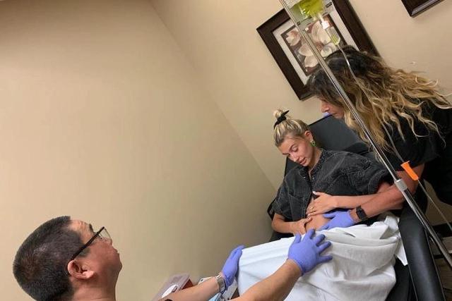 Hailey Baldwin đang mang thai con đầu lòng với Justin Bieber và mở tiệc ăn mừng?-1