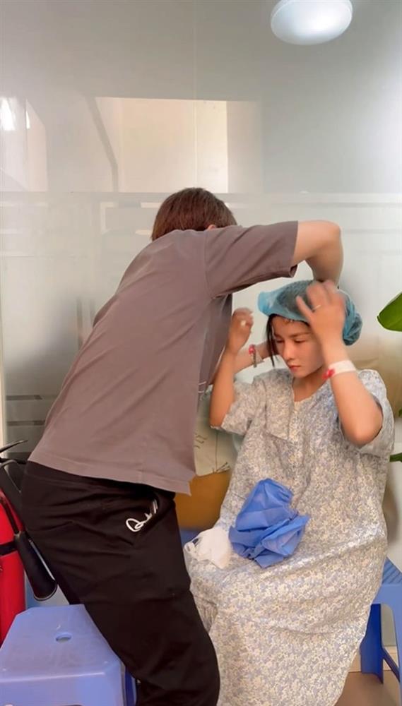 Ảnh hiếm có khó tìm về chồng Bà Nhân Vlog khi ở Việt Nam-5