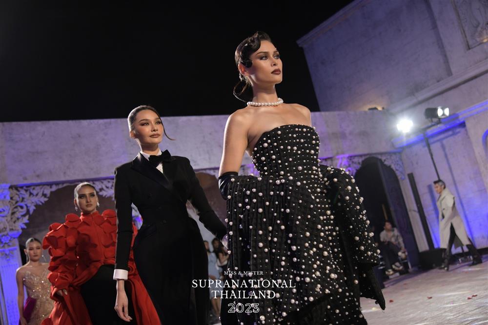 Thí sinh nam vương lột áo khi trình diễn gây tranh cãi-7