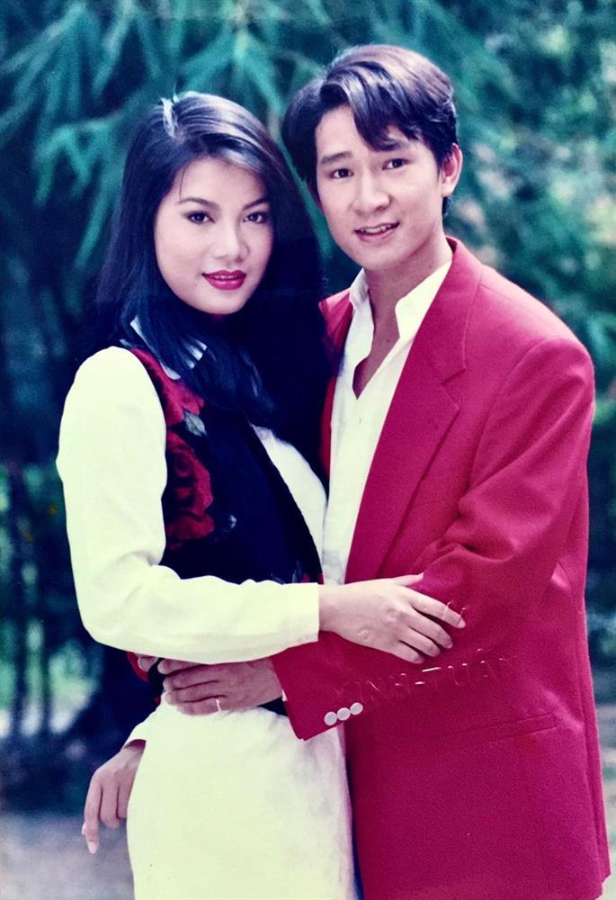 Ngoại hình Quan Kế Huy khi chụp ảnh cùng Trương Ngọc Ánh, Lý Hùng-3