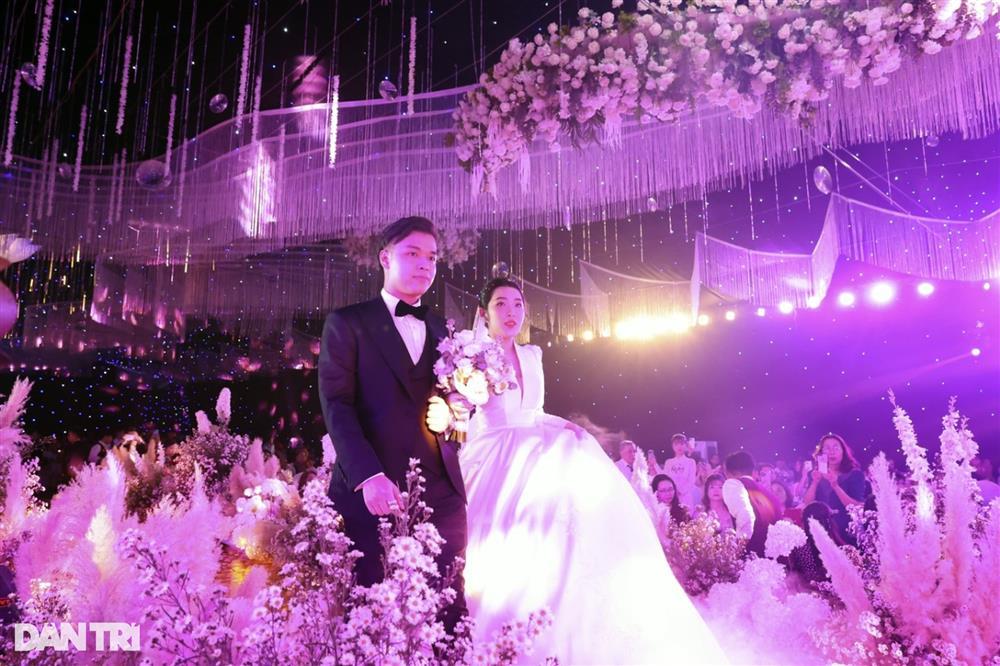 Dàn xe dâu hơn 200 tỷ đồng trong siêu đám cưới của cơ phó Hà Nội-16
