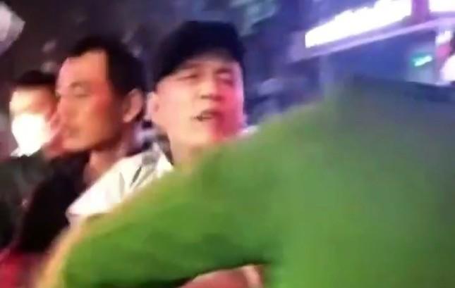 Người vi phạm giao thông tát vào mặt chiến sỹ công an ở Thanh Hóa-1