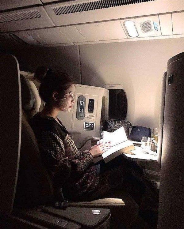 Phương Nhi, HHen Niê tranh thủ đắp mặt nạ mọi lúc mọi nơi-13