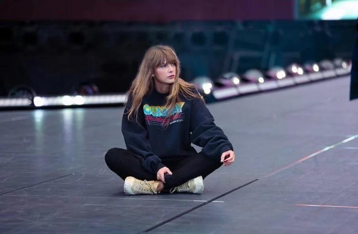 Taylor Swift khoe nhan sắc đỉnh cao ở tuổi U35 khi đi tour-1