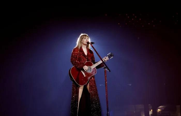 Taylor Swift khoe nhan sắc đỉnh cao ở tuổi U35 khi đi tour-6