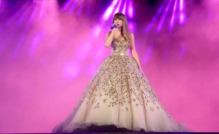 Taylor Swift khoe nhan sắc đỉnh cao ở tuổi U35 khi đi tour-7