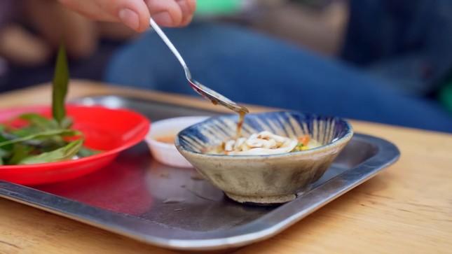 Du khách Mỹ mách loạt món ngon dưới 1 USD ở khu chợ nổi tiếng TP.HCM-3