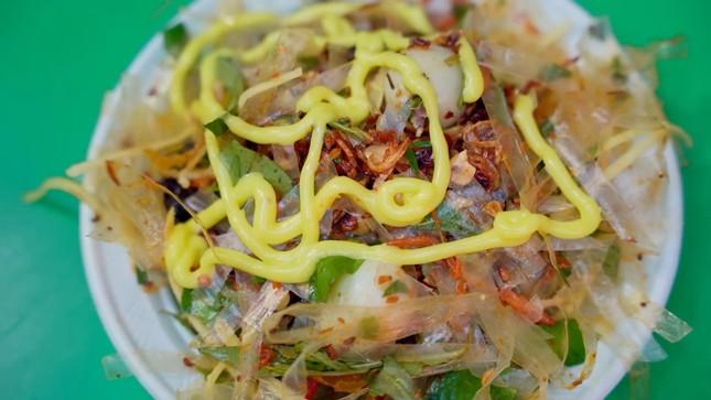 Du khách Mỹ mách loạt món ngon dưới 1 USD ở khu chợ nổi tiếng TP.HCM-5