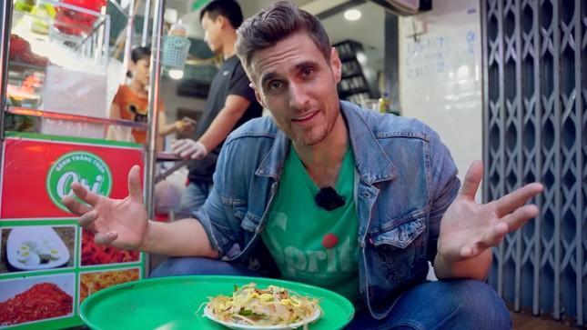 Du khách Mỹ mách loạt món ngon dưới 1 USD ở khu chợ nổi tiếng TP.HCM-6