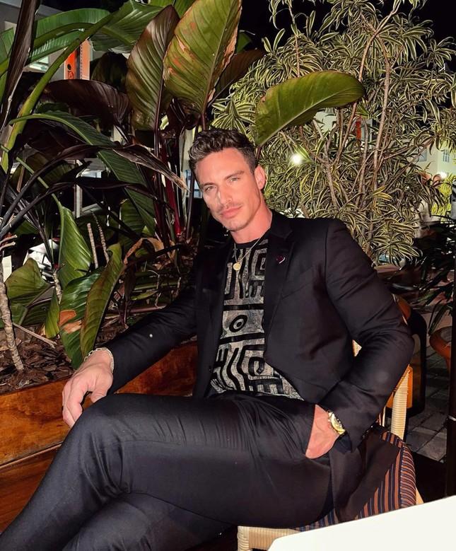 Người mẫu ngã tử vong vì mải chụp ảnh selfie-2