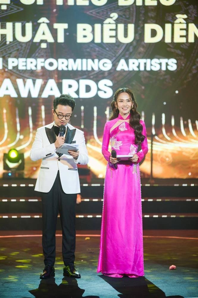 Điểm chung thú vị của Đỗ Thị Hà, Thùy Tiên, Thiên Ân khi thử sức ở công việc mới-6