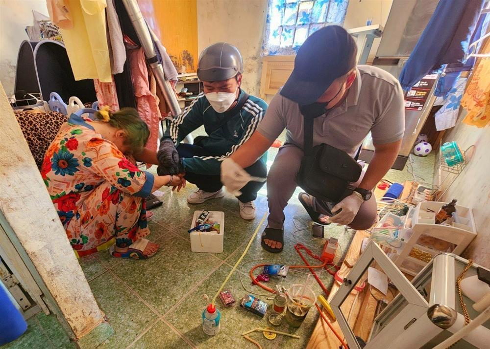 Cảnh sát đột kích, phá đường dây ma túy của 2 mẹ con Phúc lì ở Đà Nẵng-2