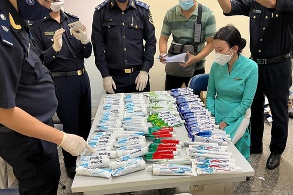 Bị lấy hình ảnh gán ghép vụ tiếp viên mang ma túy, cô gái bức xúc lên tiếng-4