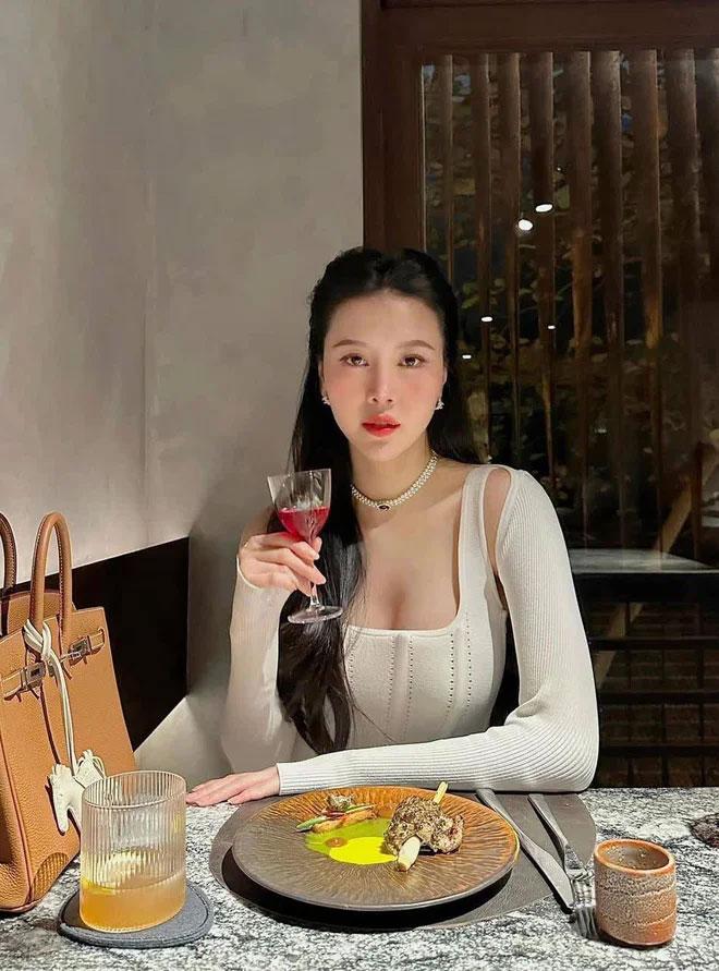 Hôn nhân tiếp viên hàng không nổi đình đám sau khi lấy đại gia-1