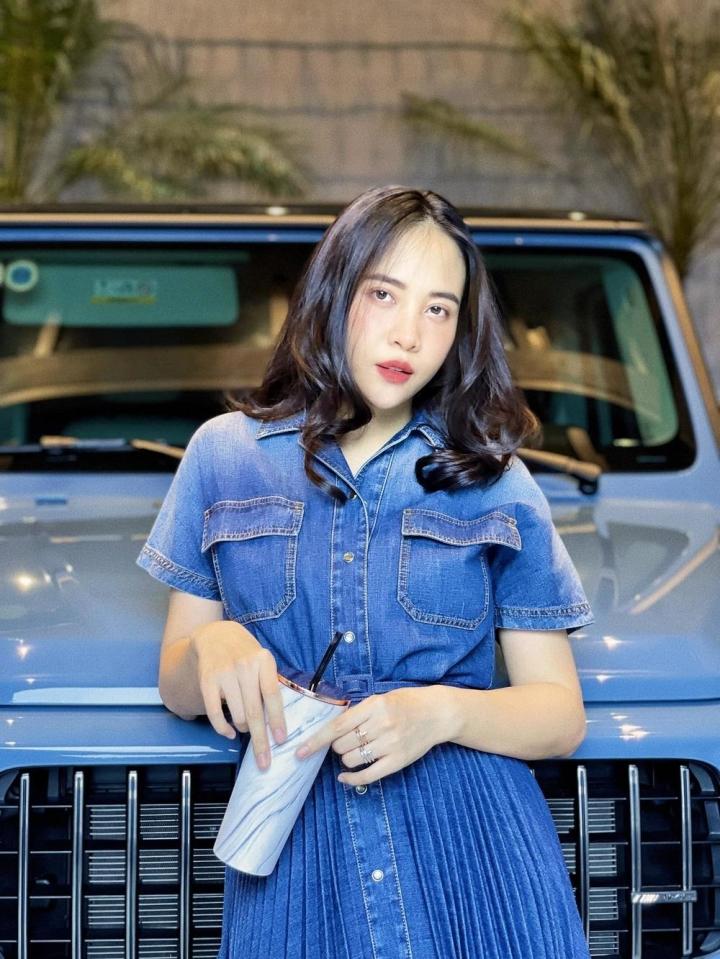 Á hậu Kim Duyên thả dáng cực sang chảnh bên siêu xe 14 tỷ-9