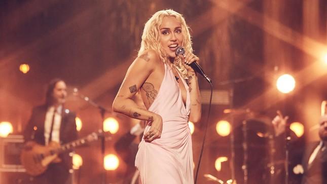 Miley Cyrus đã có tình yêu mới sau đổ vỡ hôn nhân với Liam Hemsworth-1