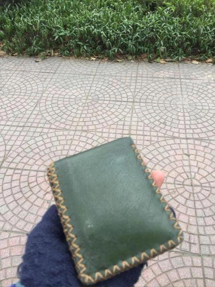 Nhặt được ví tiền, thanh niên hụt hẫng khi đọc mẩu giấy bên trong-2