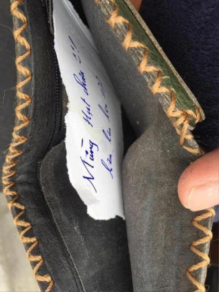 Nhặt được ví tiền, thanh niên hụt hẫng khi đọc mẩu giấy bên trong-3