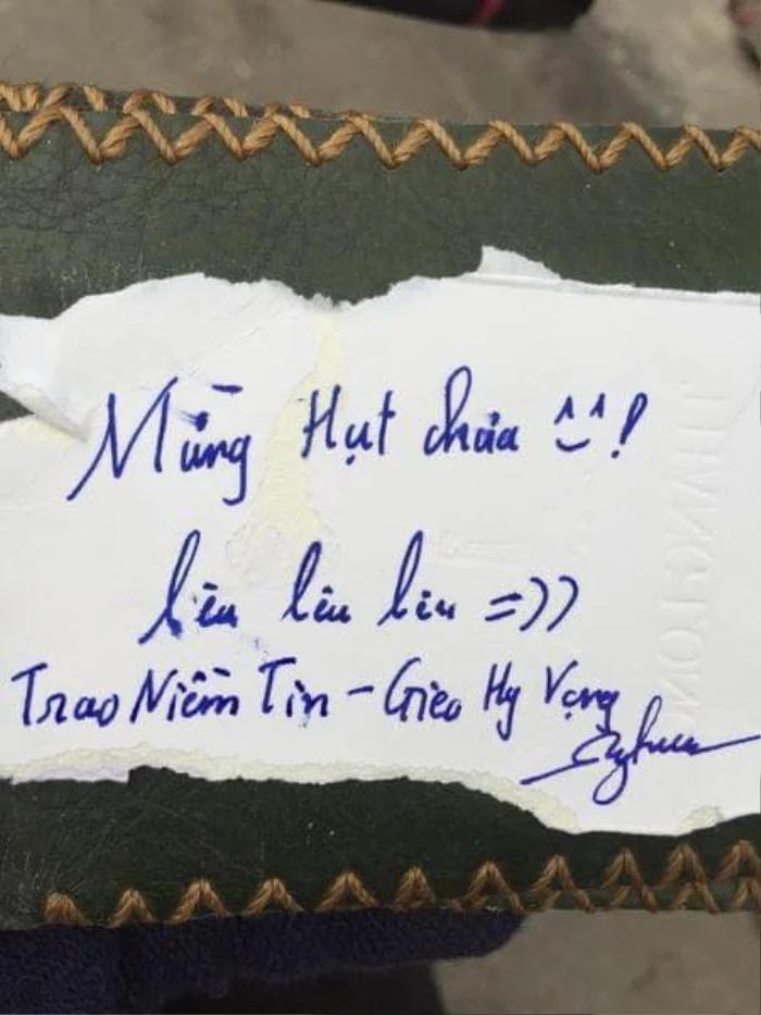 Nhặt được ví tiền, thanh niên hụt hẫng khi đọc mẩu giấy bên trong-4