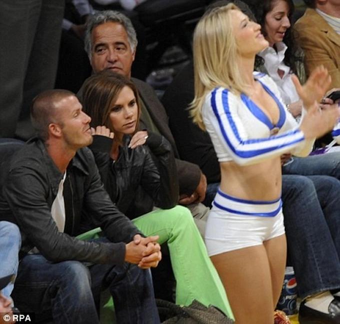 David Beckham khốn khổ vì các nàng hoạt náo viên-3
