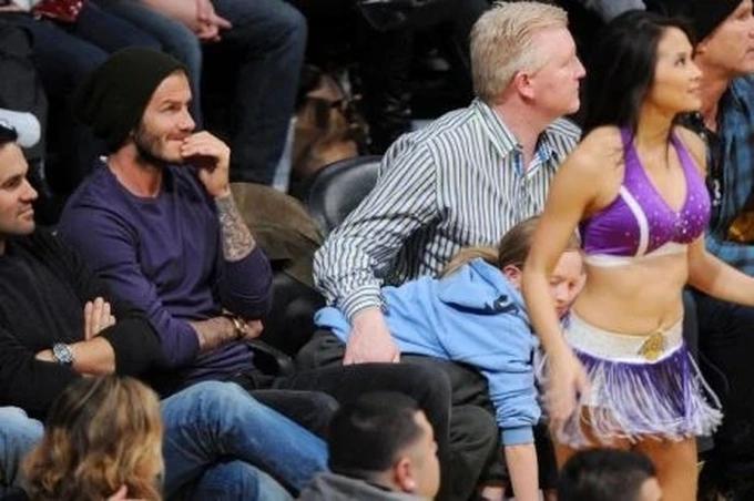David Beckham khốn khổ vì các nàng hoạt náo viên-6