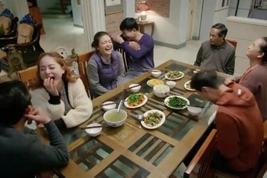 Sự đối lập của hai gia đình nhiều con trai trên giờ vàng VTV