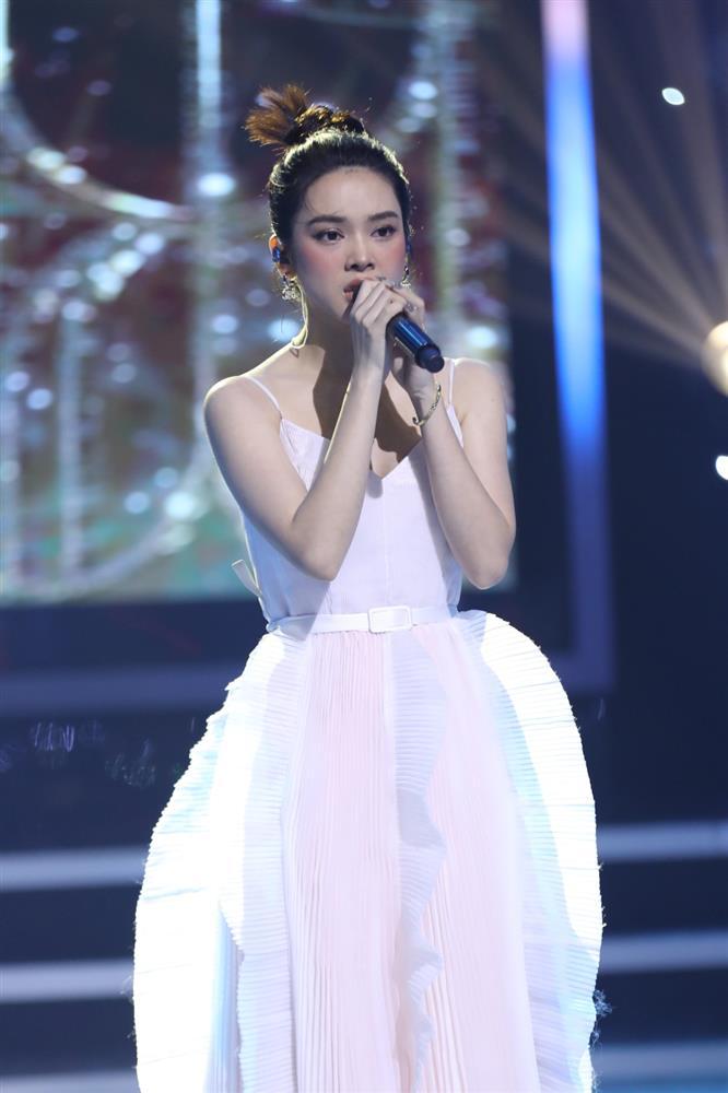 Diễn viên Quỳnh Lương bị chê hát như đọc-1