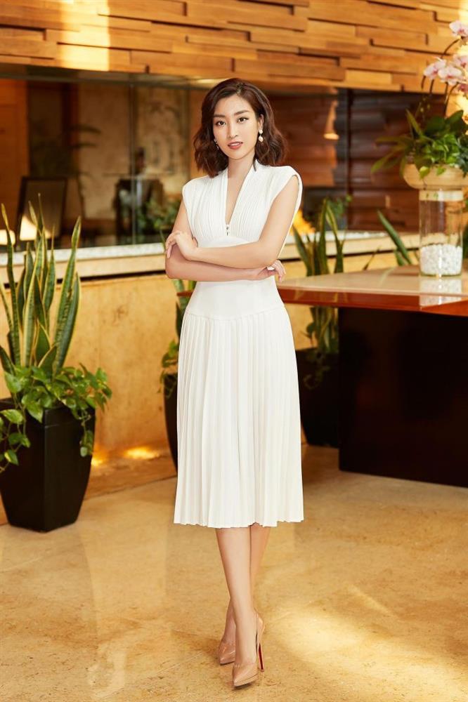 Đỗ Mỹ Linh đổi gu tóc tai từ cầu kỳ đến chân phương trong 26 năm-10