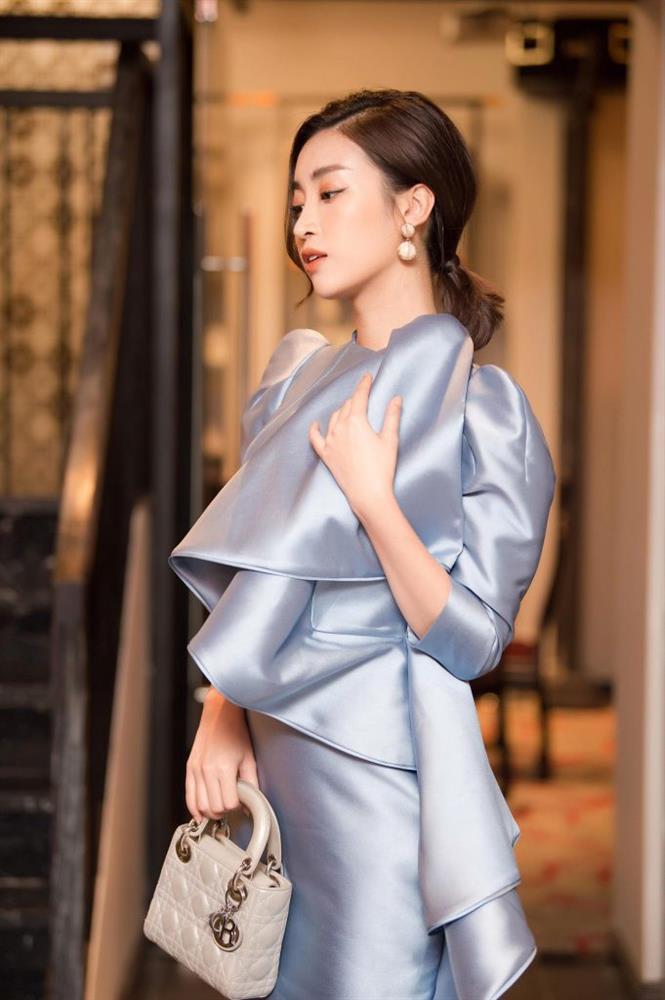 Đỗ Mỹ Linh đổi gu tóc tai từ cầu kỳ đến chân phương trong 26 năm-11