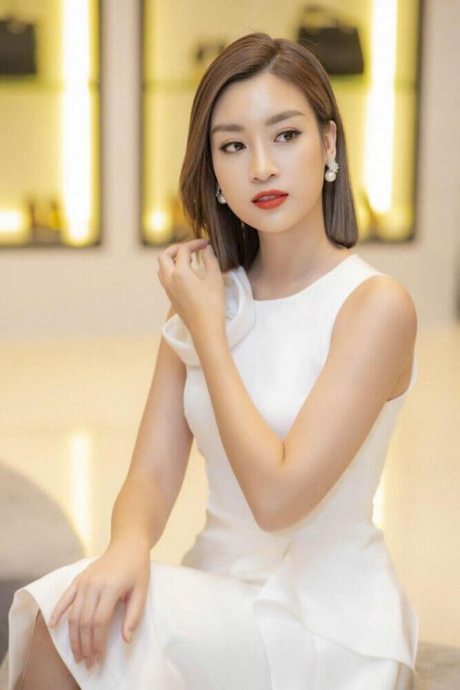 Đỗ Mỹ Linh đổi gu tóc tai từ cầu kỳ đến chân phương trong 26 năm-8