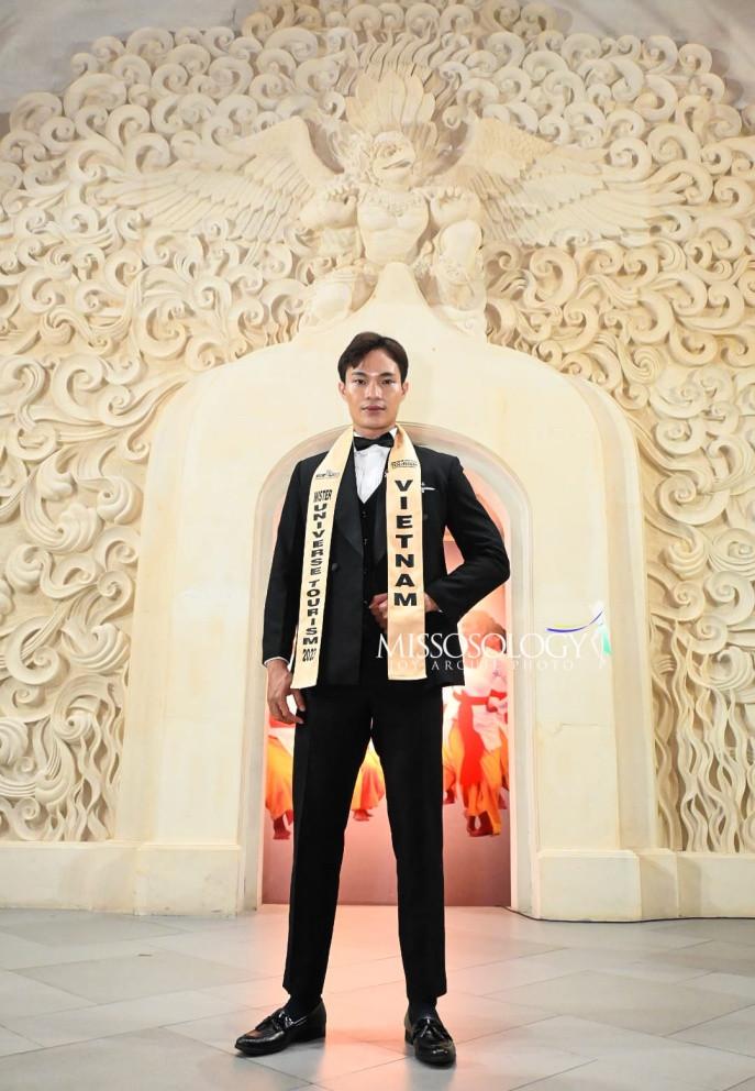 Huỳnh Võ Hoàng Sơn trở thành á vương 1 Mister Universe Tourism-2