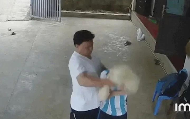 Triệu tập người đàn ông đánh đập dã man cậu bé 14 tuổi-1