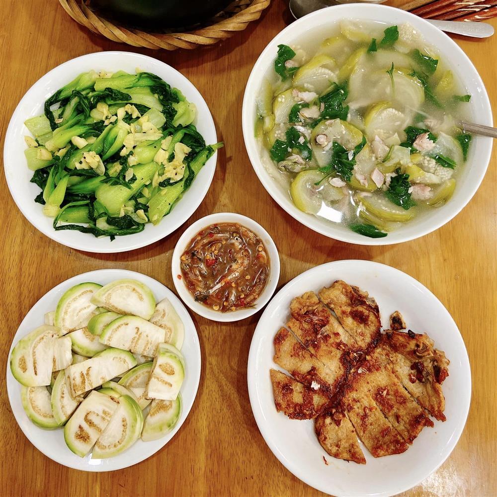 9x trổ tài nấu mâm cơm gia đình, nhìn thôi cũng đã con mắt-6