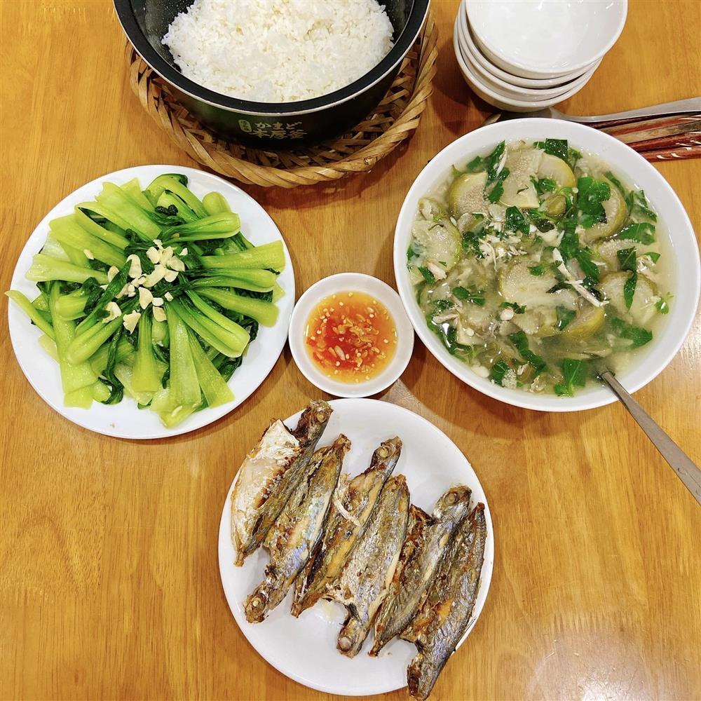 9x trổ tài nấu mâm cơm gia đình, nhìn thôi cũng đã con mắt-11