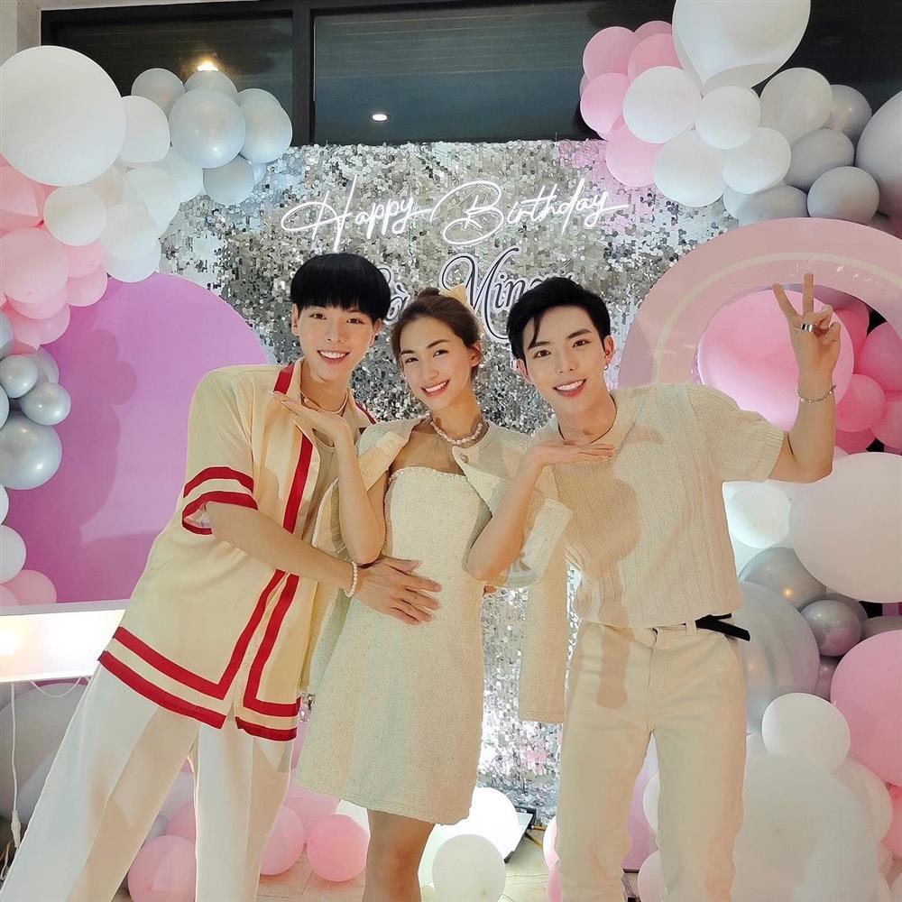 Hòa Minzy khoe visual ấn tượng, hé lộ 2 cậu em sống ảo-6