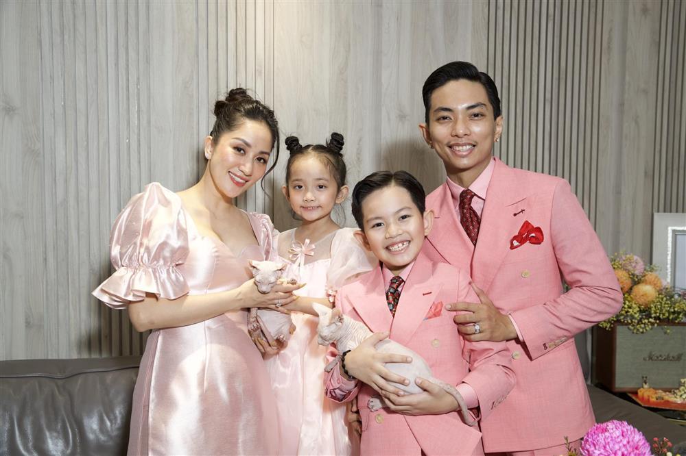 Phan Hiển khoe đại gia đình, nhan sắc mẹ ruột gây chú ý-5