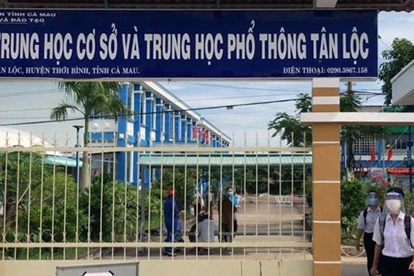 Hiệu trưởng bị kỷ luật vì thu hơn 300 triệu đồng tiền xã hội hóa-1
