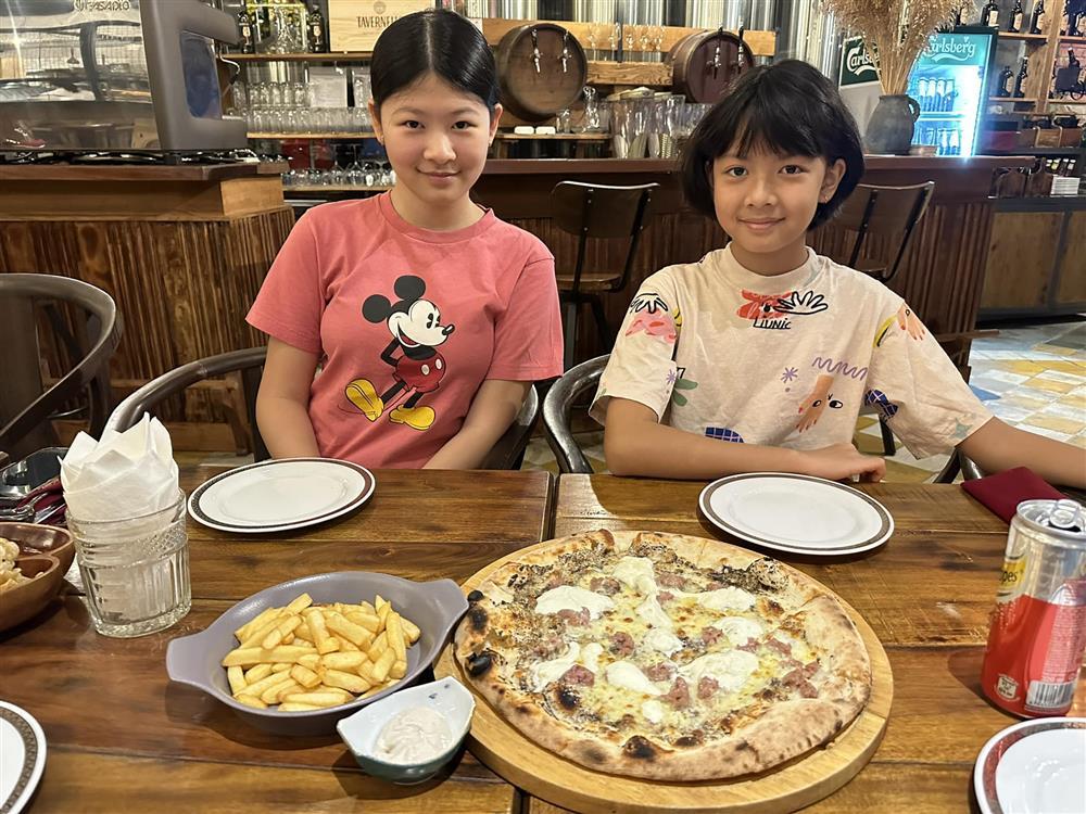 Con gái Bình Minh - Anh Thơ: chân dài giống bố, tiết kiệm giống mẹ-9