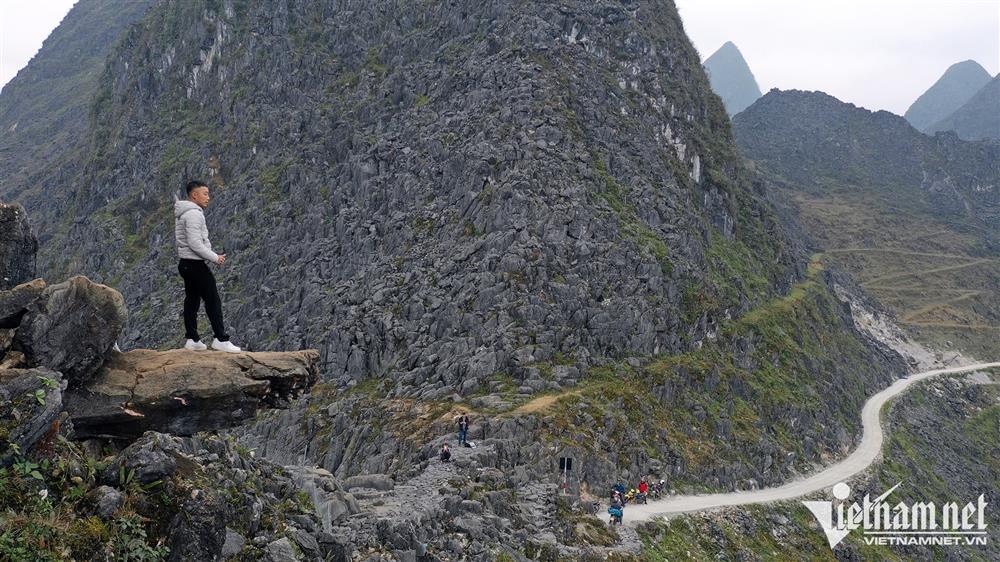 Những tai nạn thương tâm ở mỏm đá, suối thác do du khách mải sống ảo-1