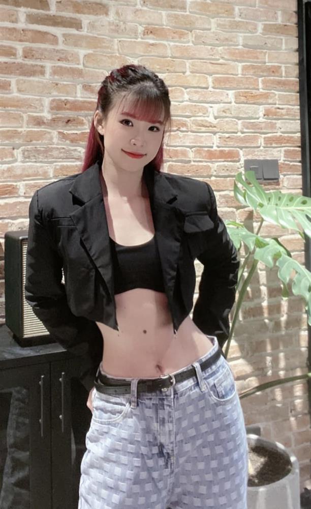 Khởi My chuộng trang phục khoe eo khi đi đám cưới-8