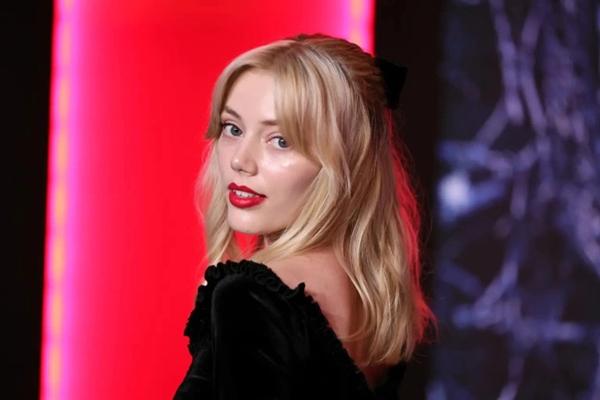 Nữ diễn viên từ bỏ sự nghiệp diễn xuất vì bị gạ tình-2