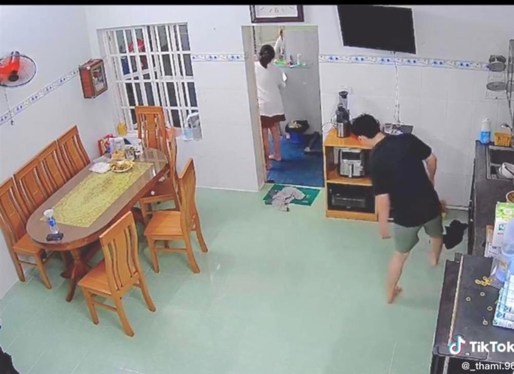 Vợ bụng bầu đi lại khó khăn, chồng cà khịa ai nấy phì cười-3