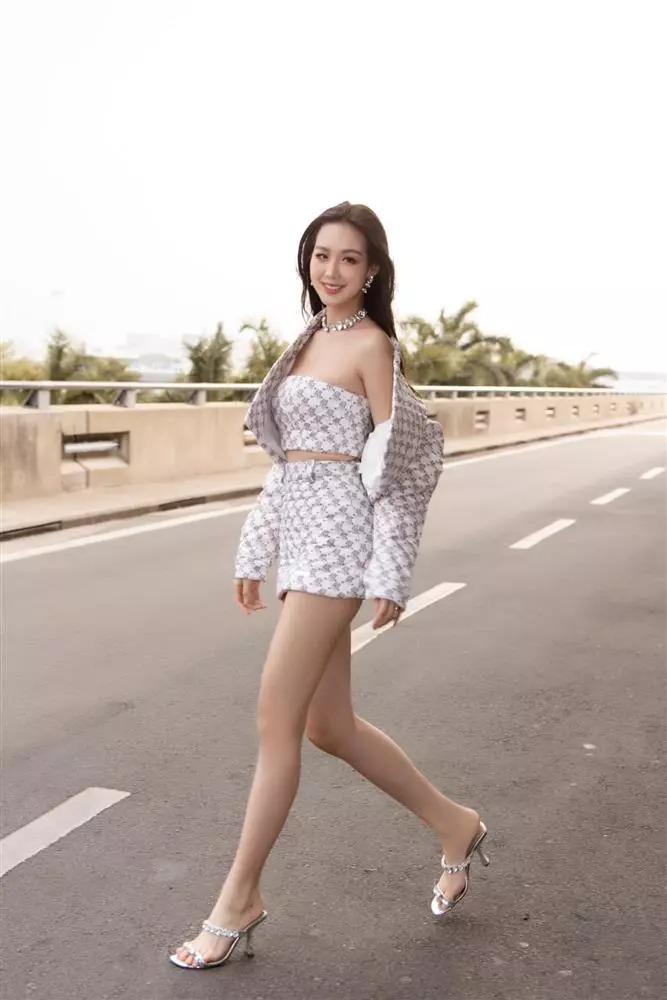 Cận cảnh đôi chân siêu thực của Hoa hậu cao chạm trần Bảo Ngọc-6