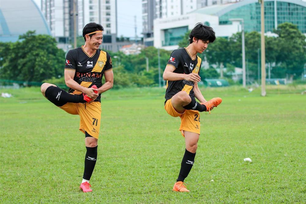 Bất ngờ ngoại hình cha con Huy Khánh ngày ấy - bây giờ-4